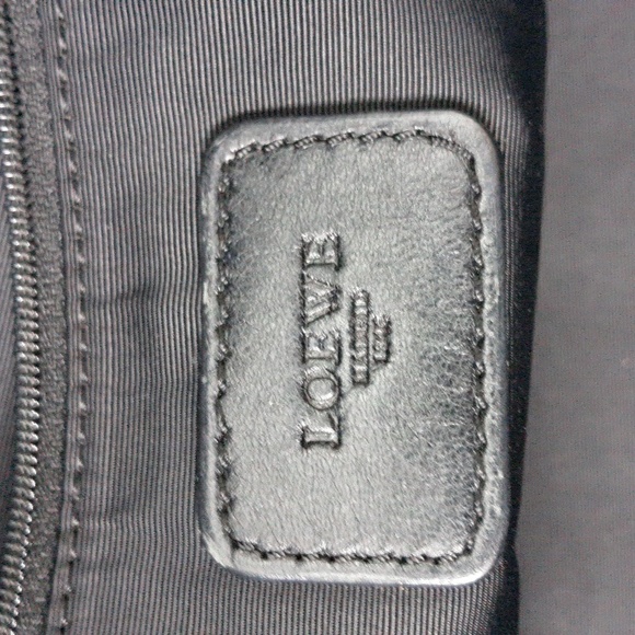 Loewe Amazona 35 Silver Handbag With Lock and Key - Picture 11 of 16